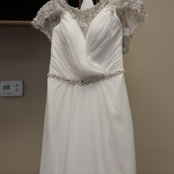 Maggie Sottero Wedding Dress - Picture 3 of 5